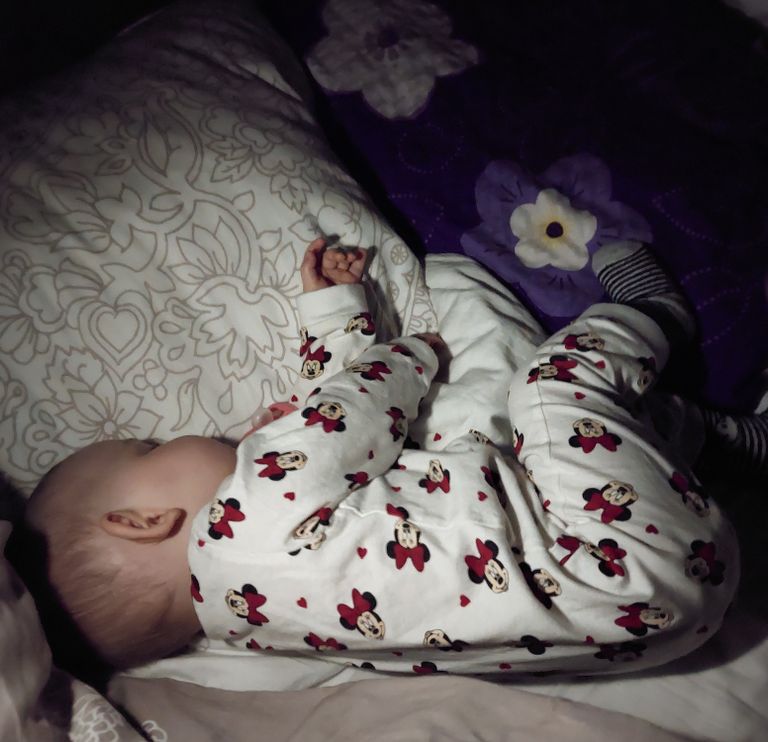 Baby will nicht schlafen, langes Einschlafen, häufiges Erwachen, häufiges Stillen in der Nacht, durchschlafen, Schlafcoach